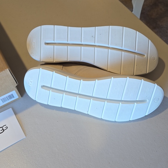 UGG women's Adaleen sneakers, size 11, new in box - Picture 7 of 8